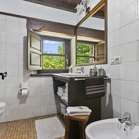 Casa De Aldea La Venta Probes Llanes