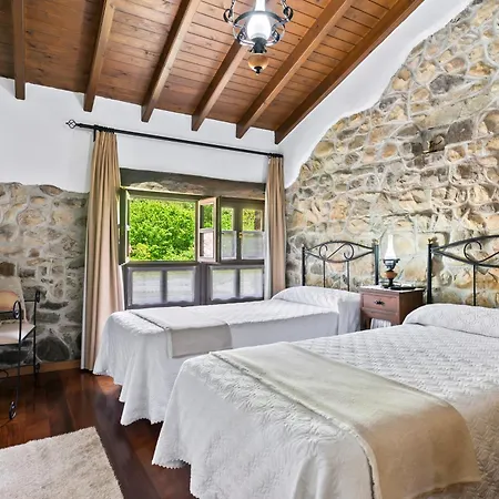 Casa De Aldea La Venta Probes * Llanes